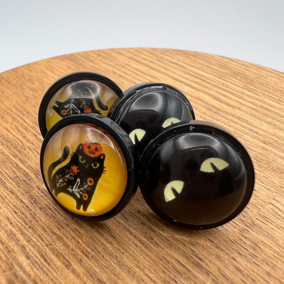 Classic Round Cat Stud Earrings - Stylish Boho Cat Lover Stud Earrings - Picture 10 of 11